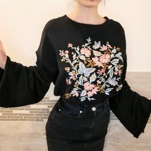 EMBROIDERED FLORAL AND FAUNA TOP